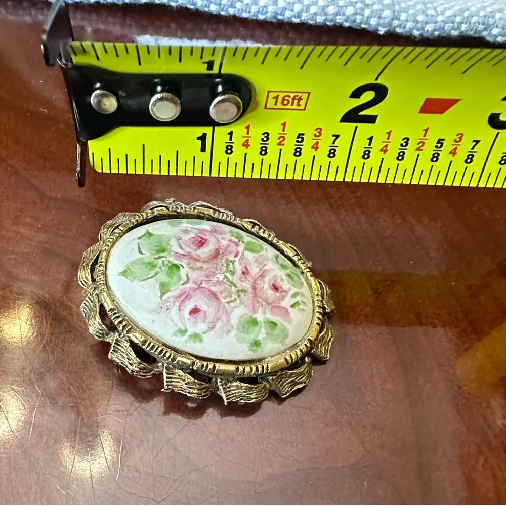 Cottagecore Vintage Porcelain Pink Rose
Floral Brooch with Gold Tone Metal Frame - Picture 7 of 7
